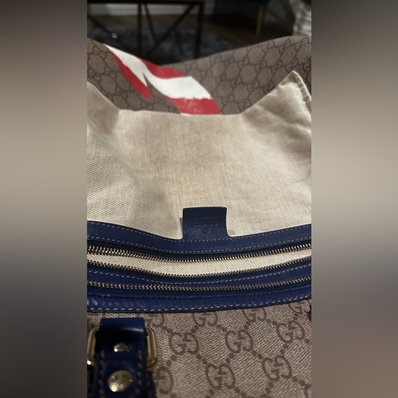 Gucci duffel bag/travel. Good for vacation/weekend getaway. unisex item. - Picture 7 of 9